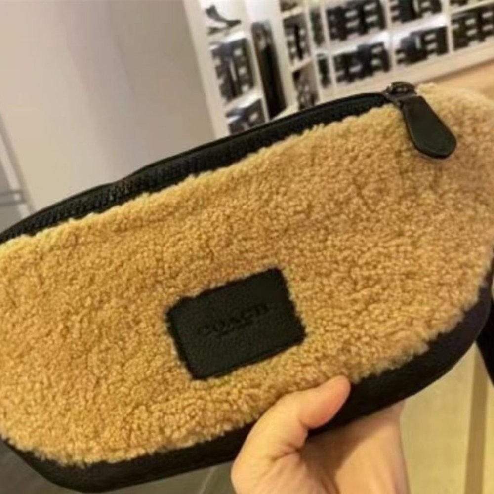 Nwt Coach men Warren Belt Bag shearling - Picture 4 of 4